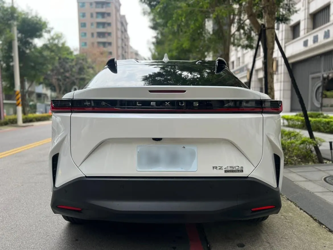 Lexus RZ450e 照片 1