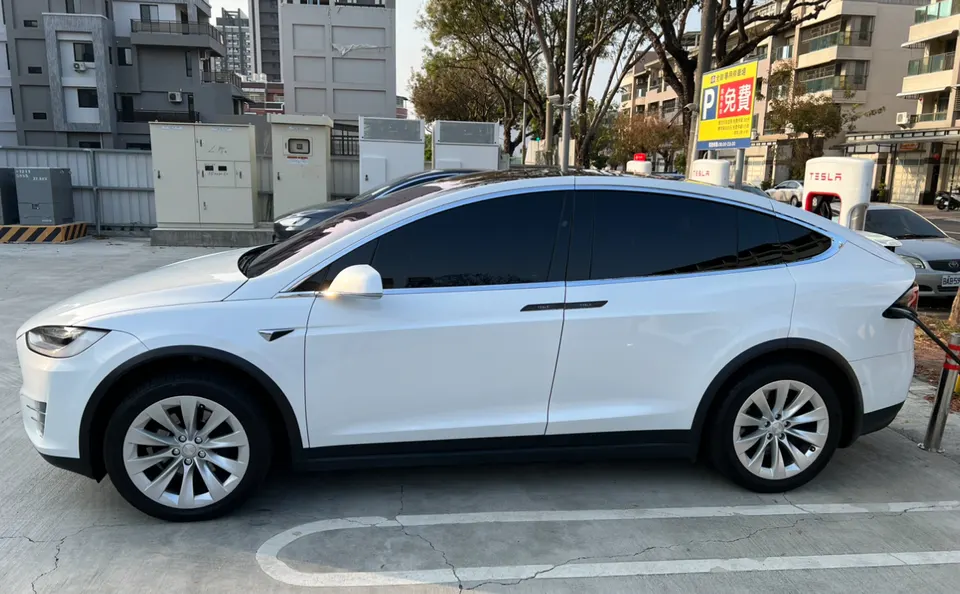 Tesla model X LR