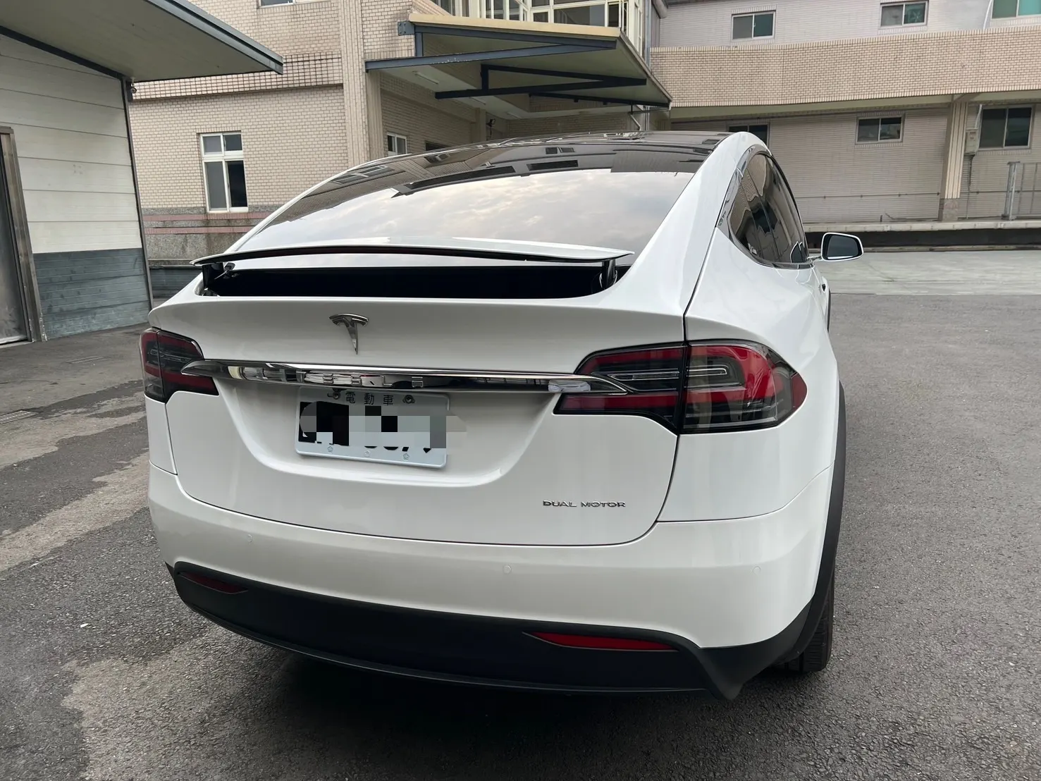 Tesla Model X LR Plus 照片 1