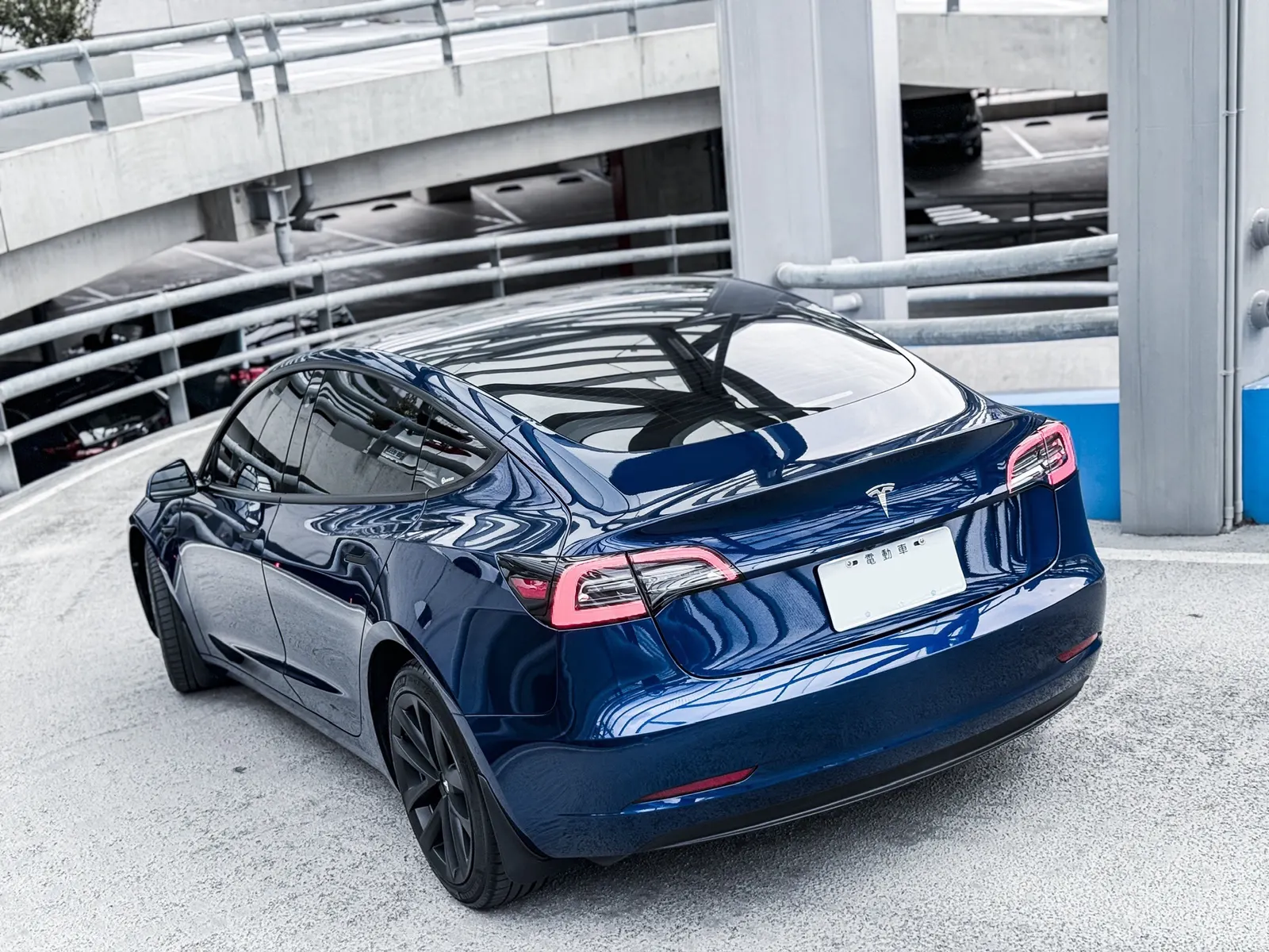 Tesla Model 3 SR+ 照片 1