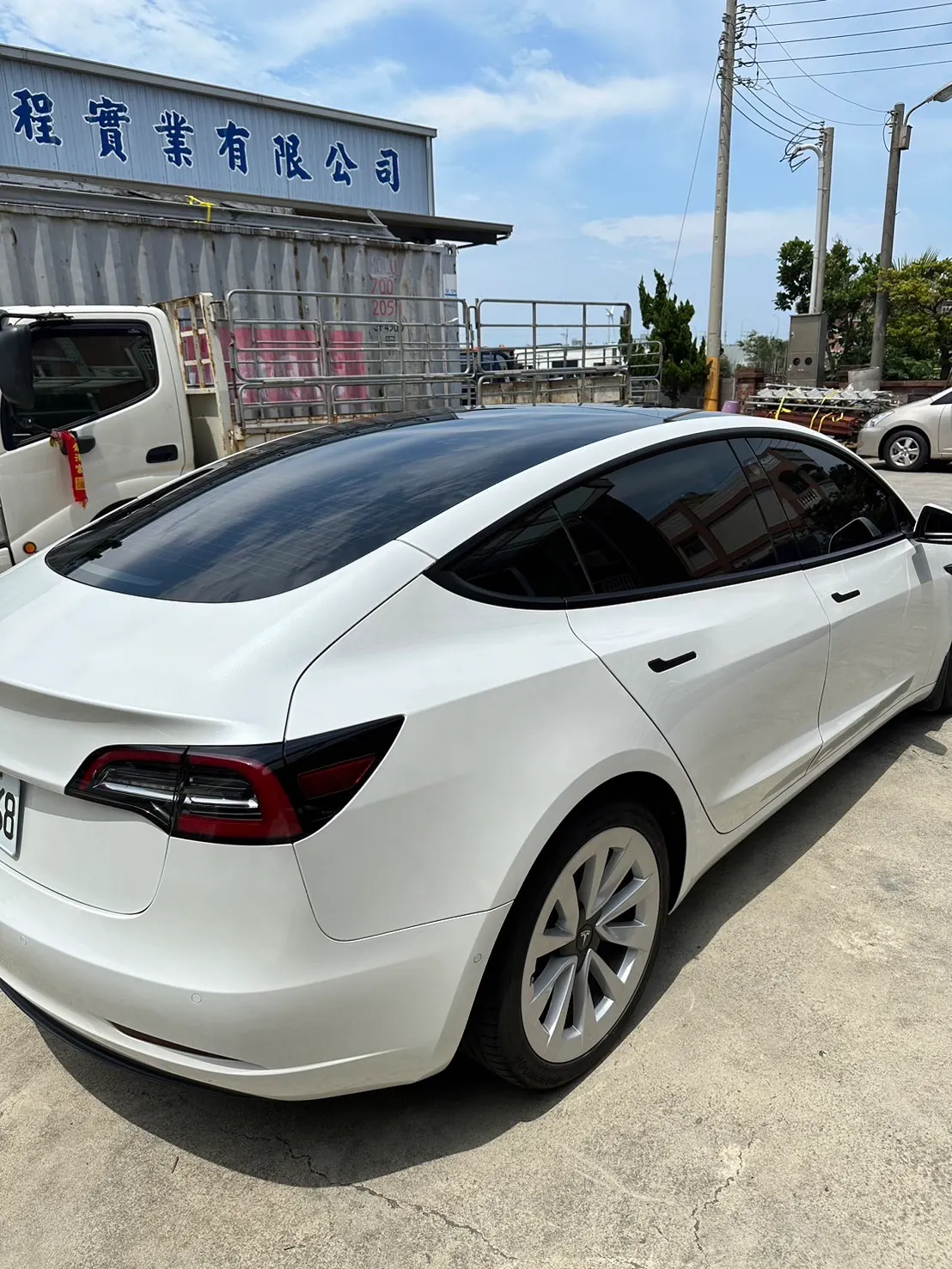 Tesla Model 3 SR+ 照片 1