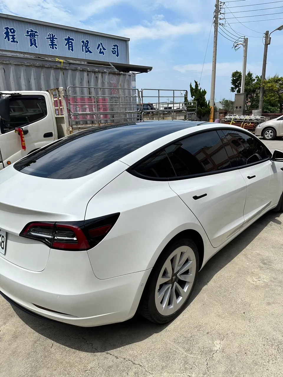 Tesla Model 3 SR+