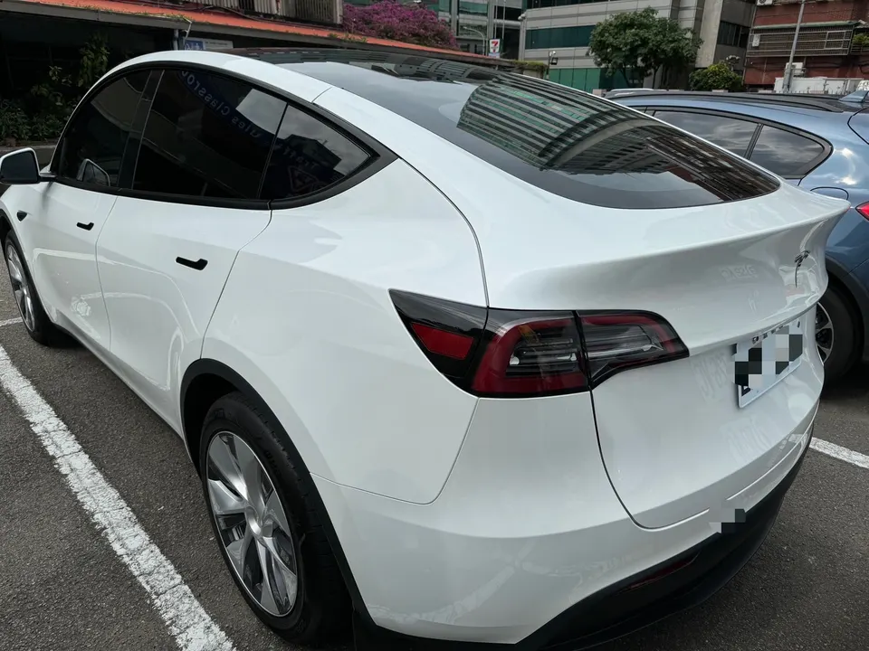 Tesla Model Y RWD
