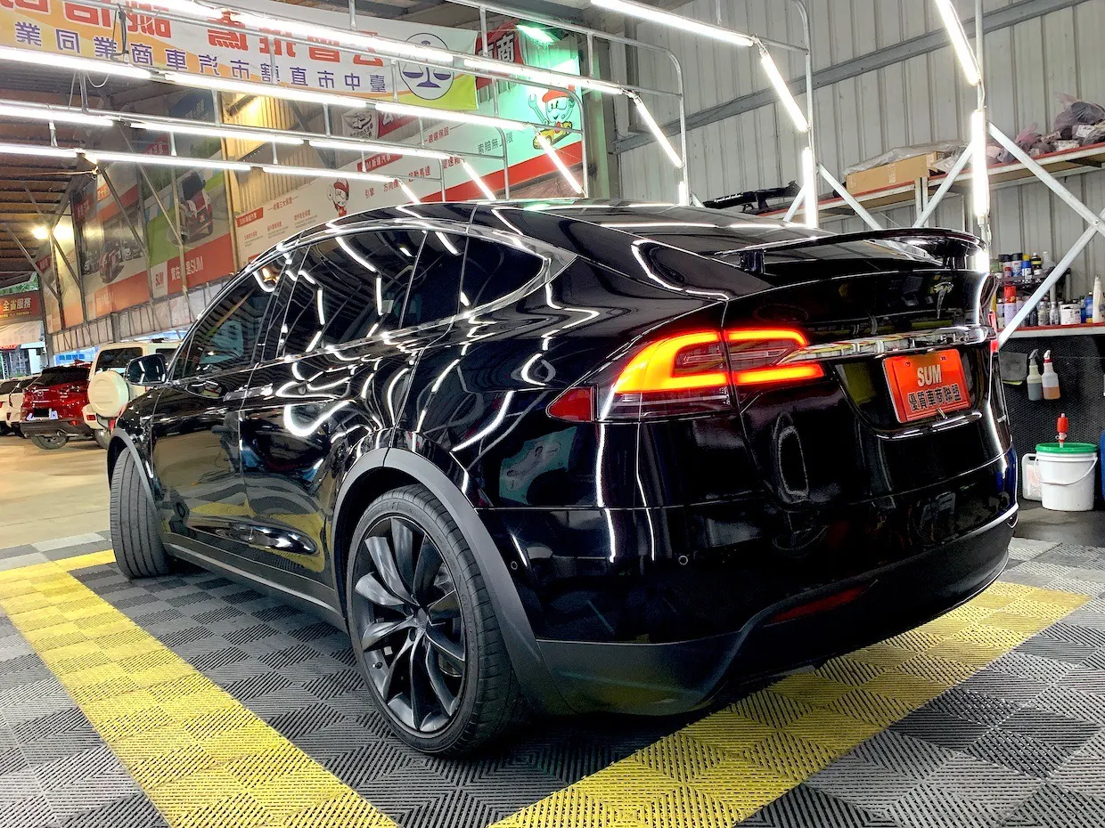 Tesla Model X LR 照片 1