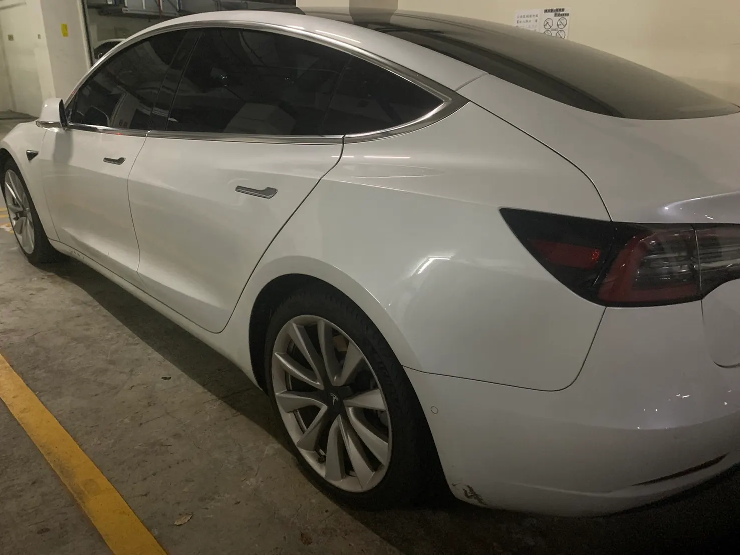 Tesla Model 3 Long Range 照片 1