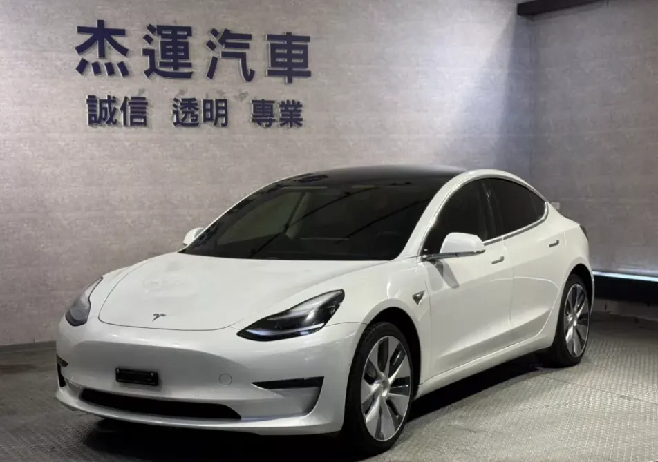 Tesla Model 3 Performance 照片 1