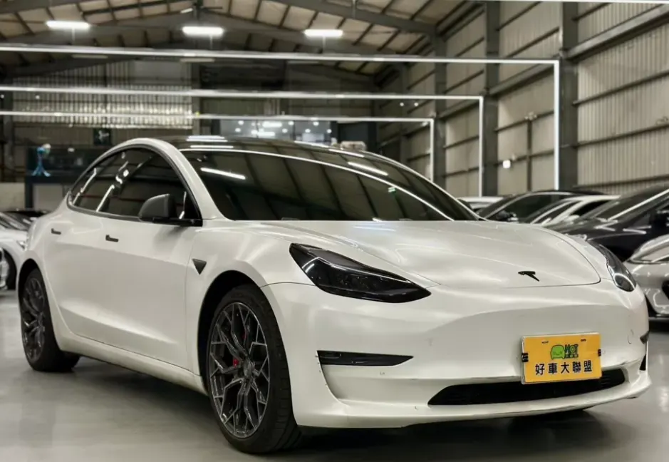 Tesla Model 3 Performance 照片 1