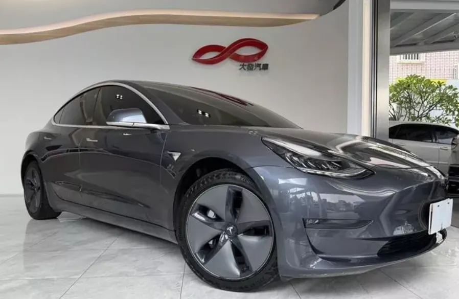 Tesla Model 3 Long Range