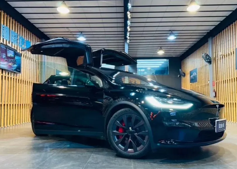 Tesla Model X Plaid