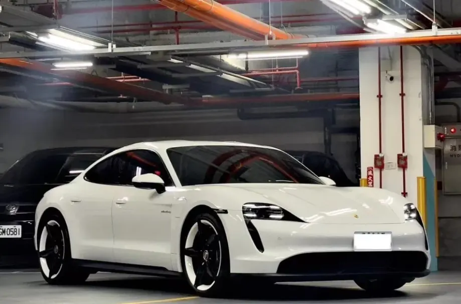 Porsche Taycan RWD 照片 1