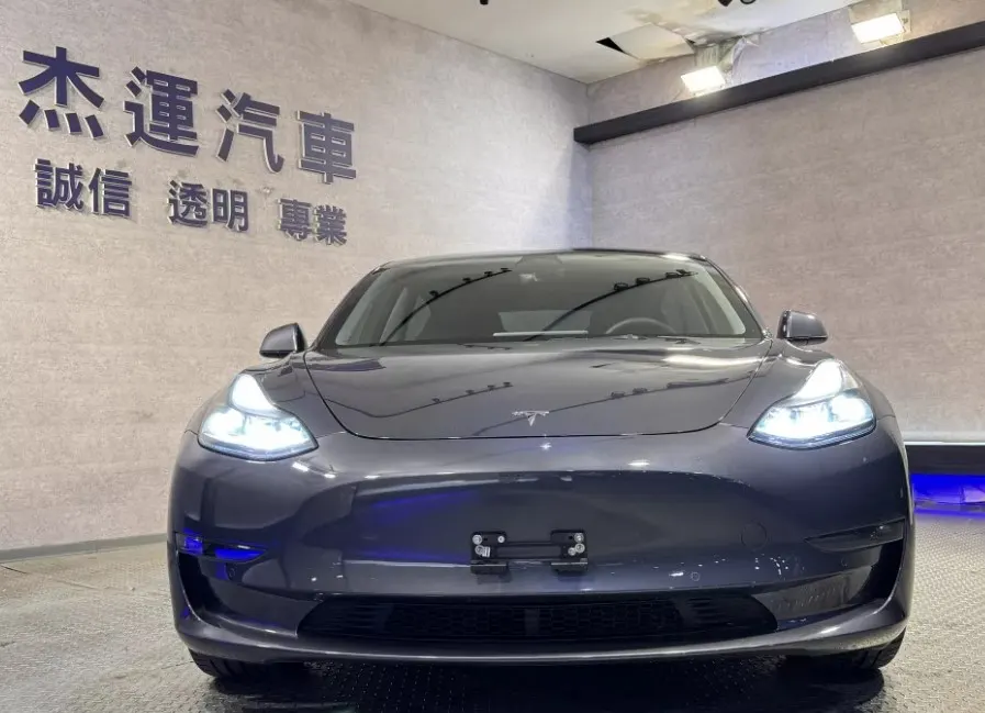 Tesla Model 3 Long Range 照片 1