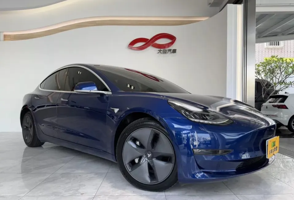 Tesla Model 3 Long Range 照片 1