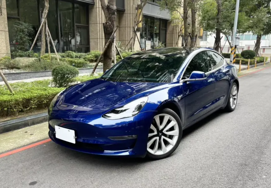 Tesla Model 3 Long Range