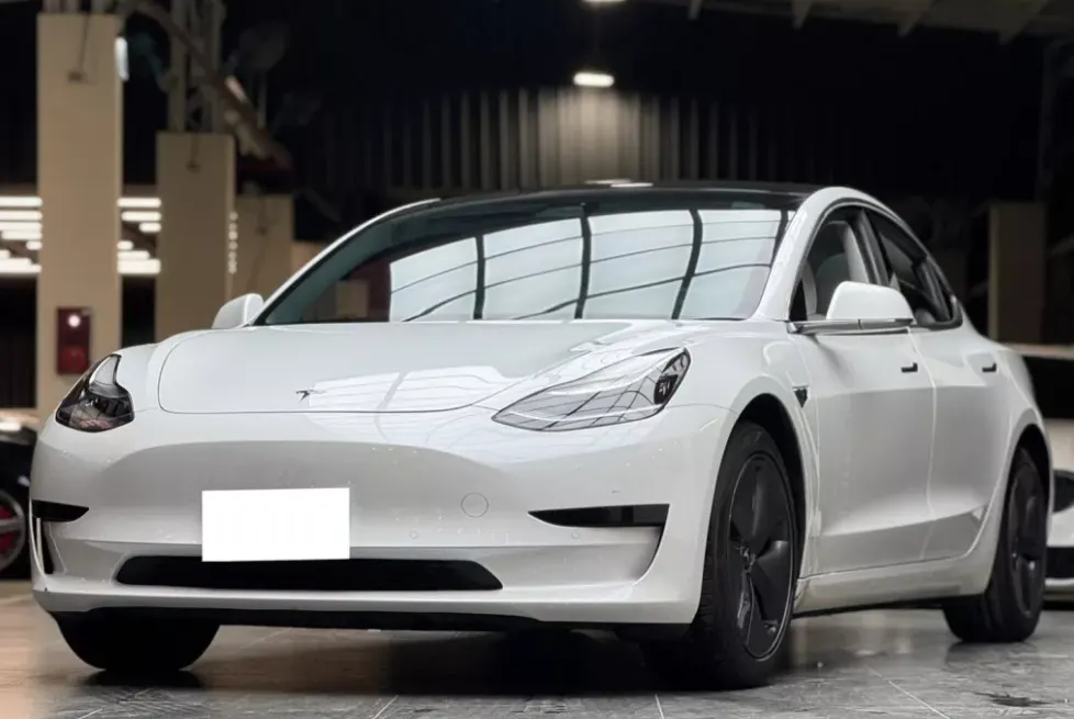 Tesla Model 3 SR 照片 1