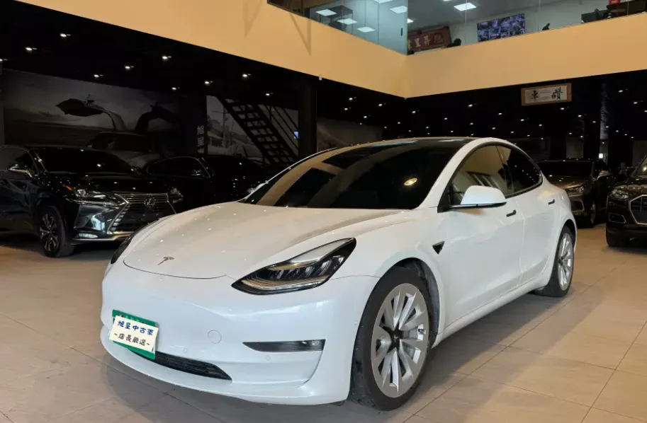 Tesla Model 3 Long Range