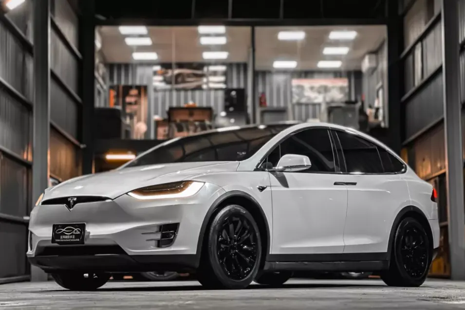 Tesla Model X Long Range 照片 1