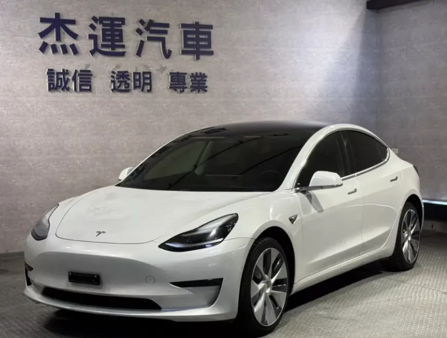 Tesla Model 3 Performance 照片 1