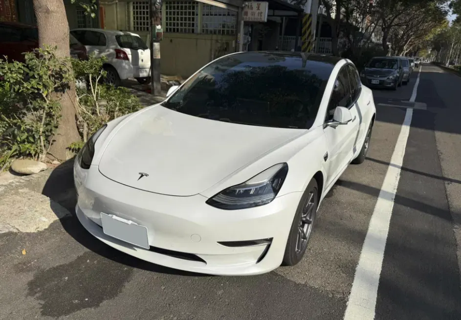 Tesla Model 3 Long Range 照片 1