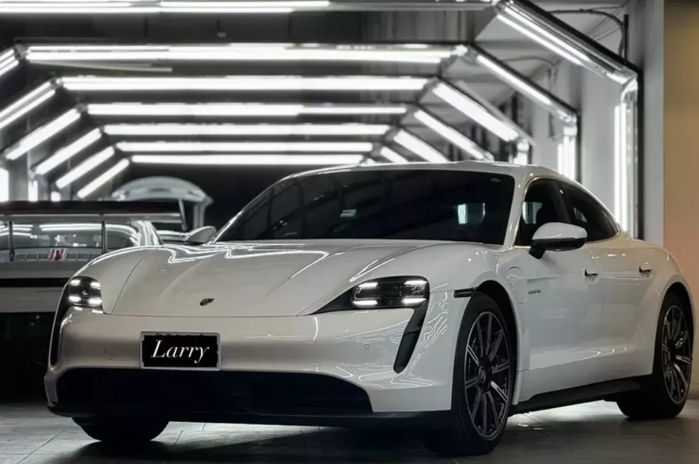 Porsche Taycan 4S 照片 1