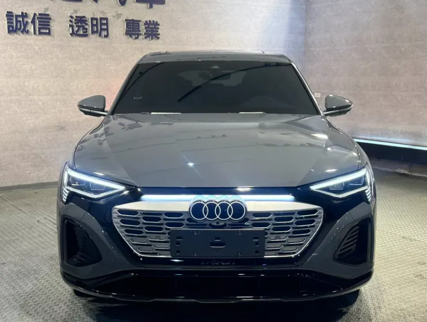 Audi Q8 Sportback e-tron 55 quattro S line 照片 1