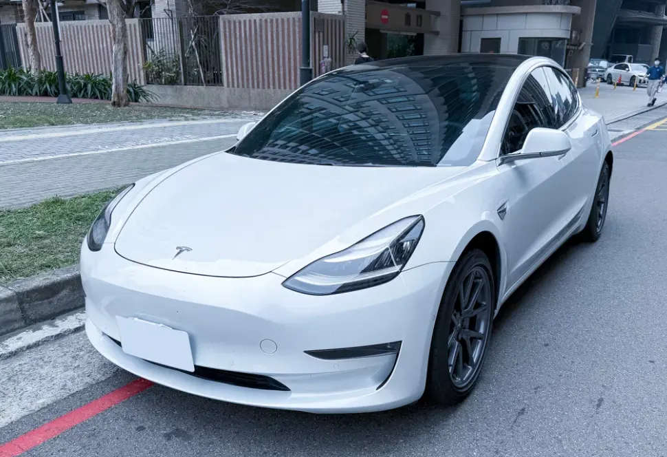 Tesla Model 3 Long Range 照片 1