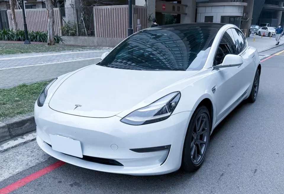 Tesla Model 3 Long Range