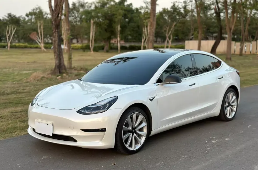 Tesla Model 3 Long Range 照片 1