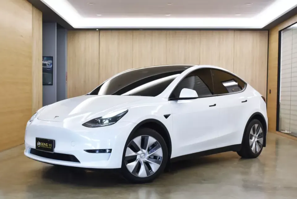 Tesla Model Y Long Range