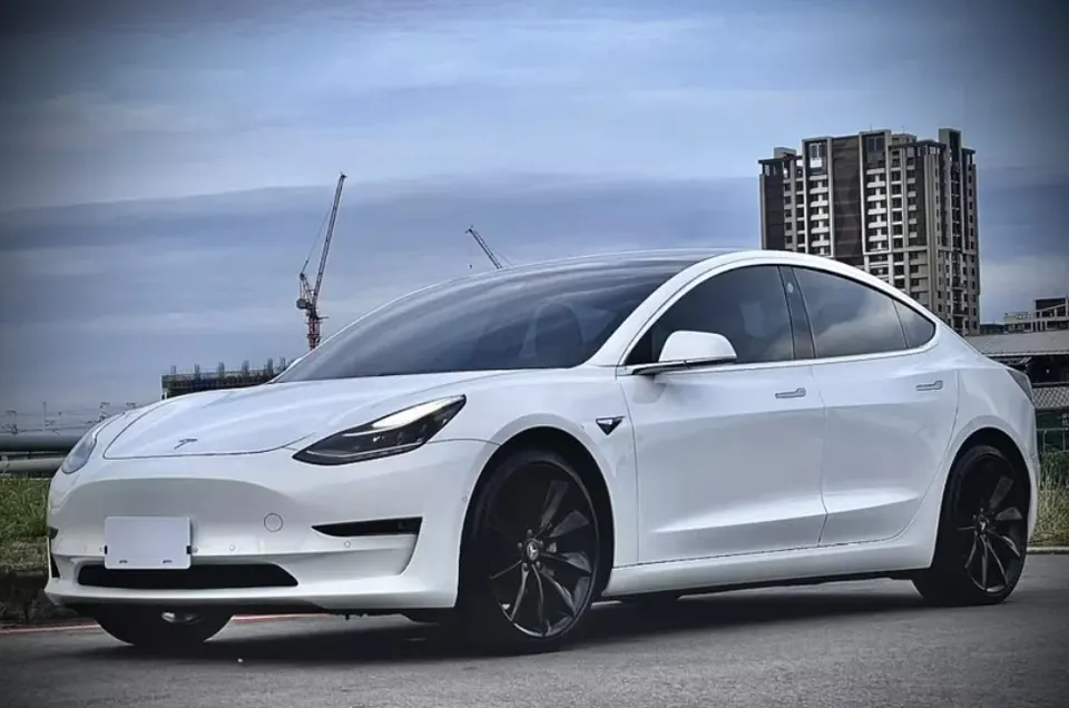 Tesla Model 3 Long Range