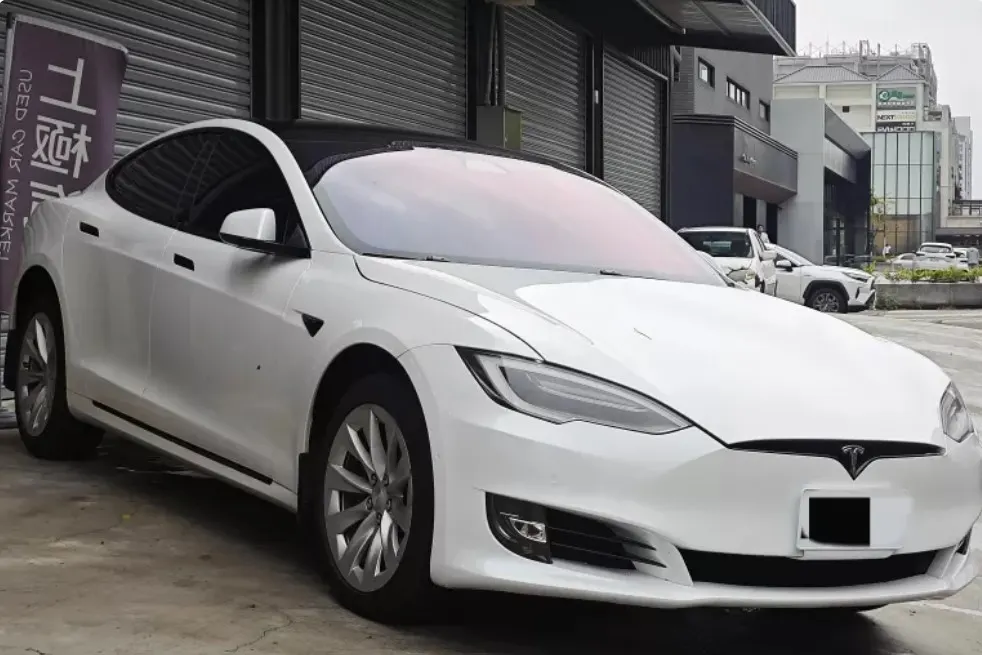 Tesla Model S Long Range 照片 1