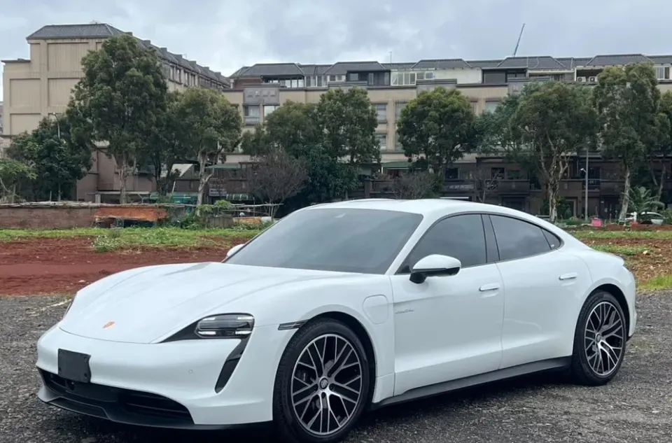 Porsche Taycan 4S