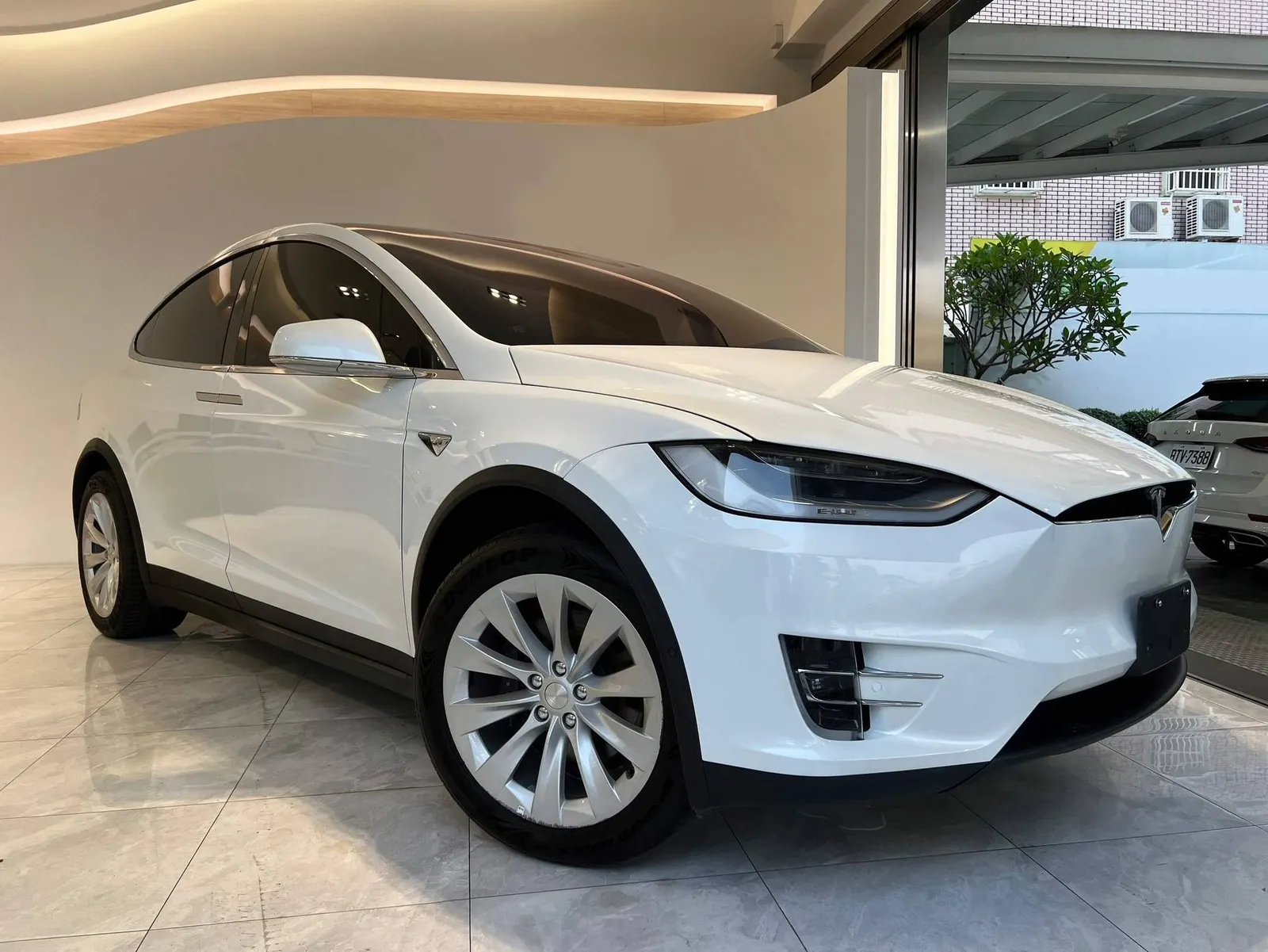TESLA Model X Long Range 照片 1