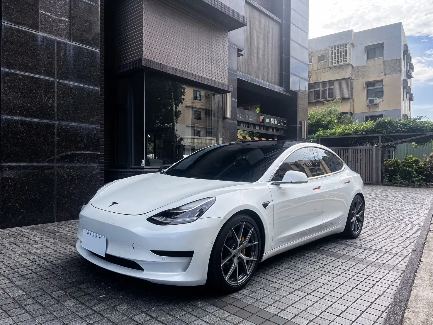 TESLA MODEL 3 SR 照片 1