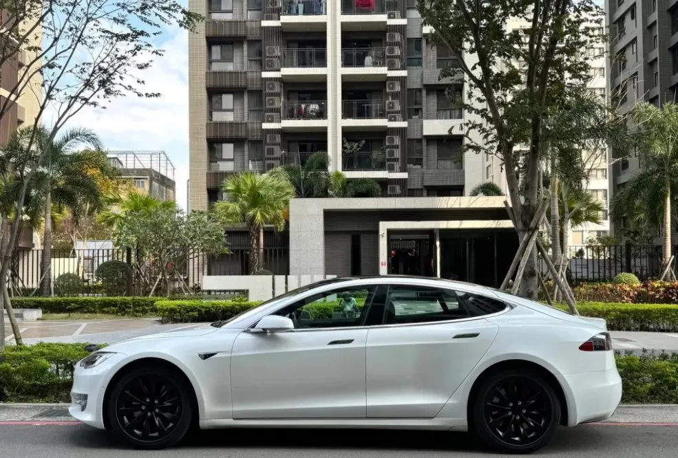 Tesla Model S  Long Range 照片 1