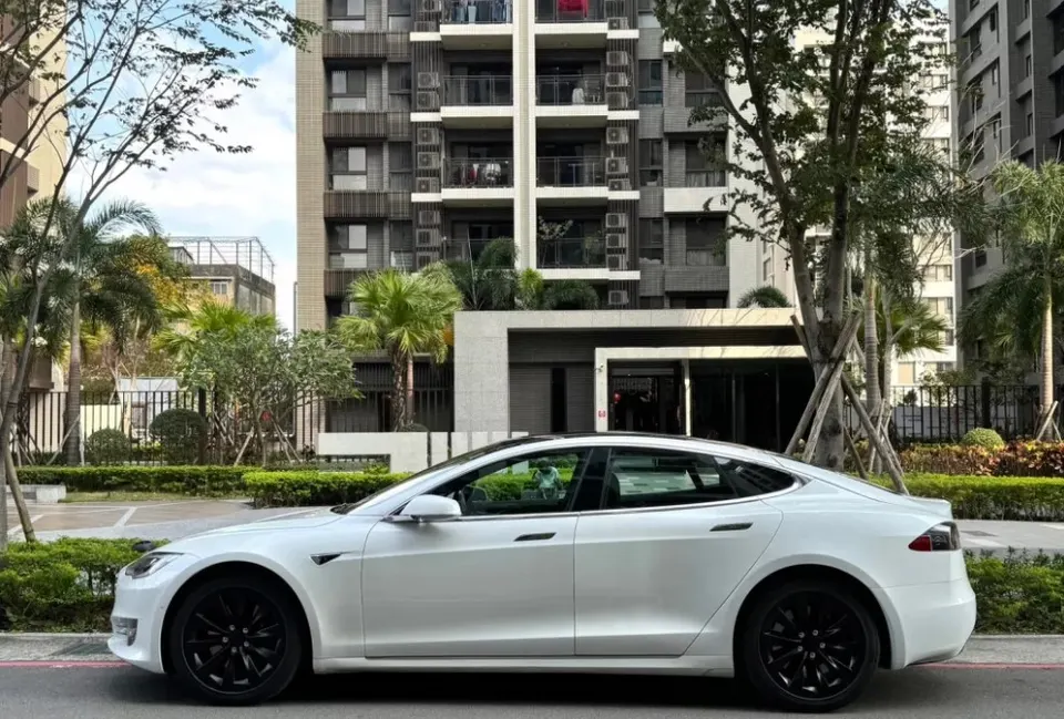 Tesla Model S  Long Range