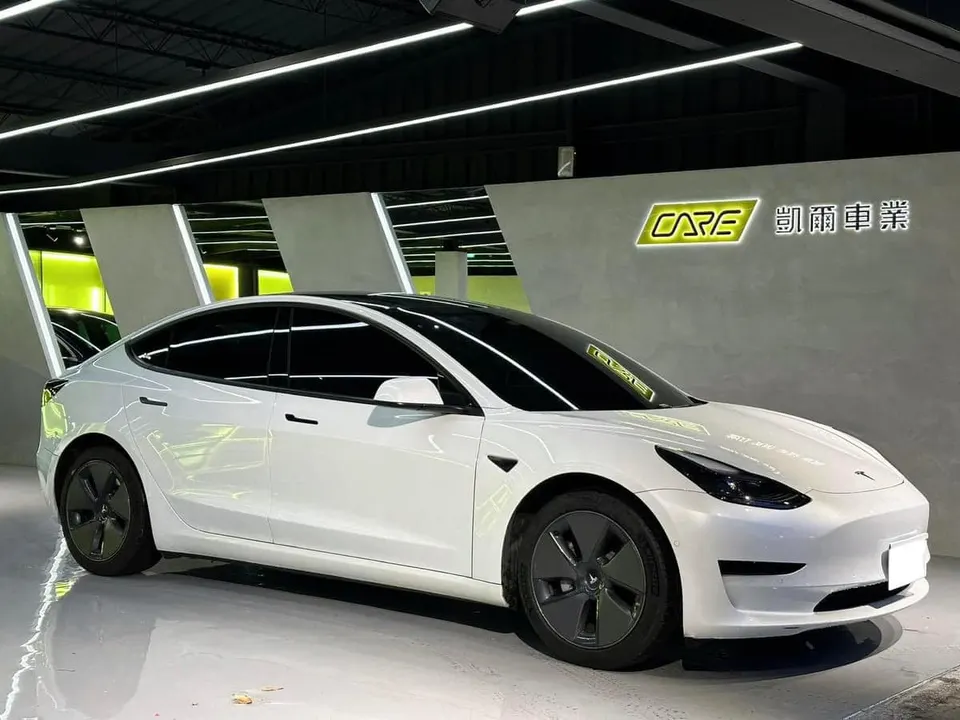 Tesla Model 3 SR