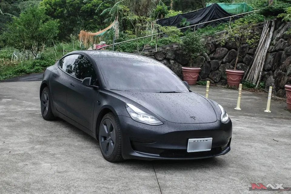 Tesla Model 3 Sr 照片 1
