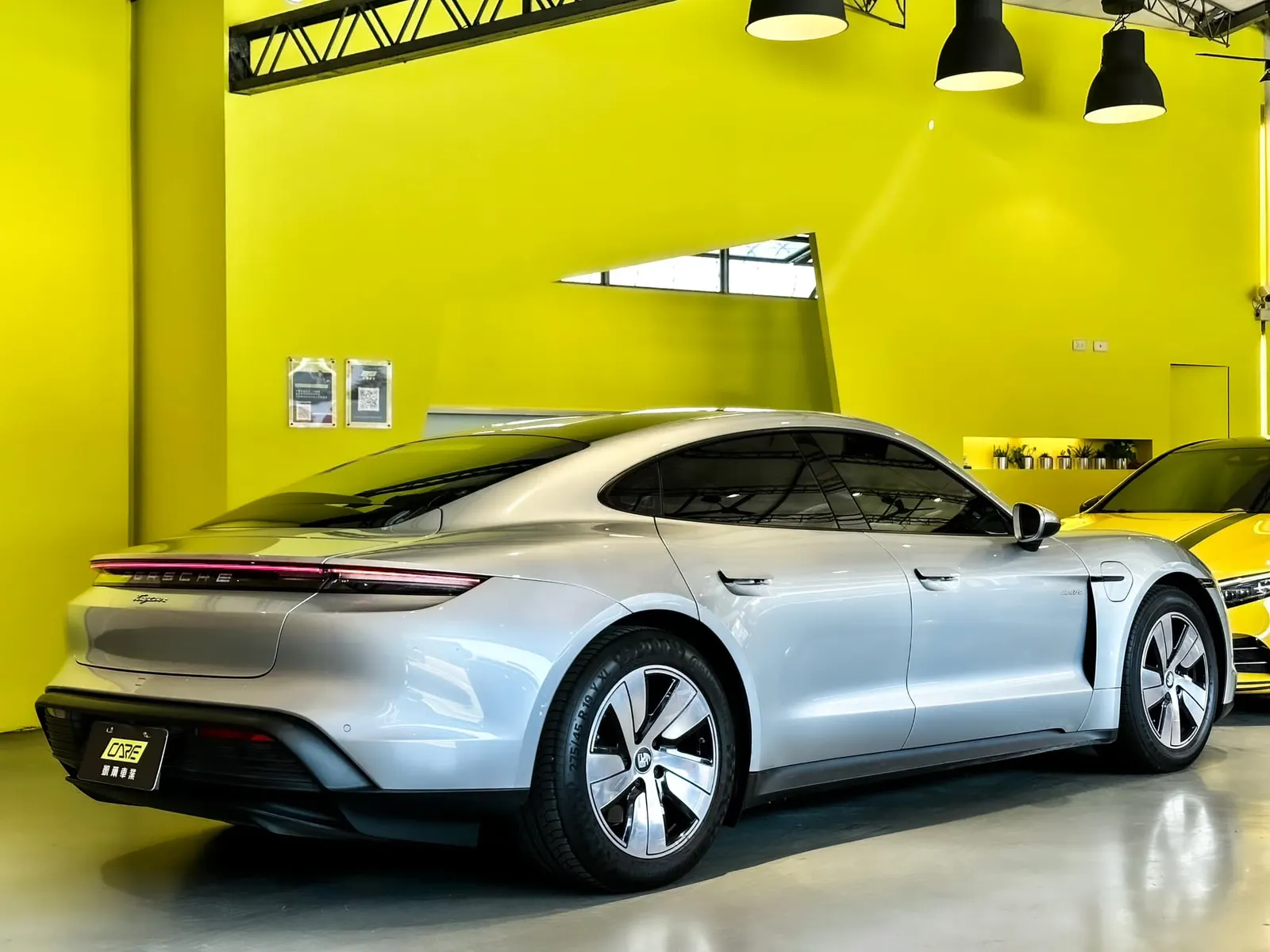 Porsche Taycan 照片 1