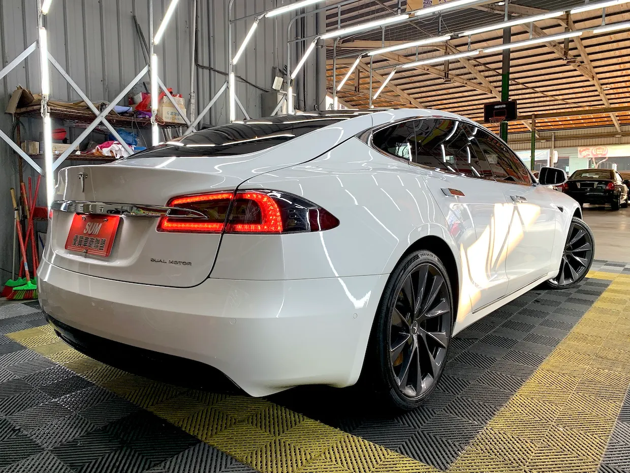 TESLA Model S LR 照片 1