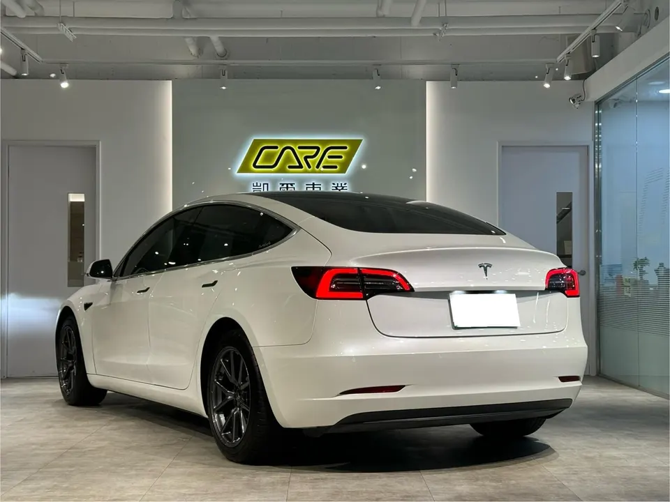 Tesla Model 3 SR