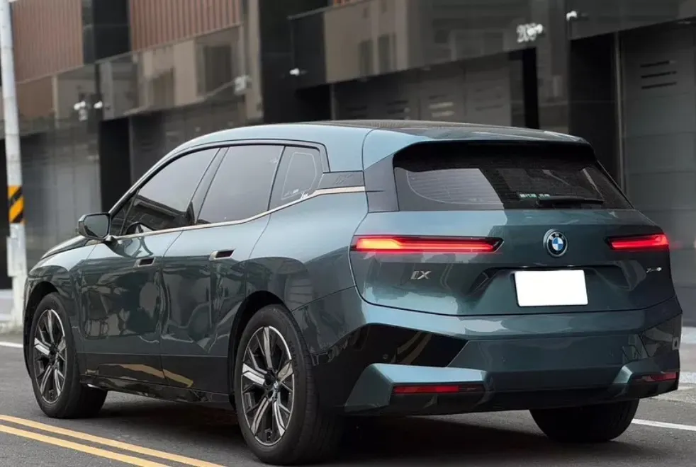 BMW iX  xDrive40 照片 1