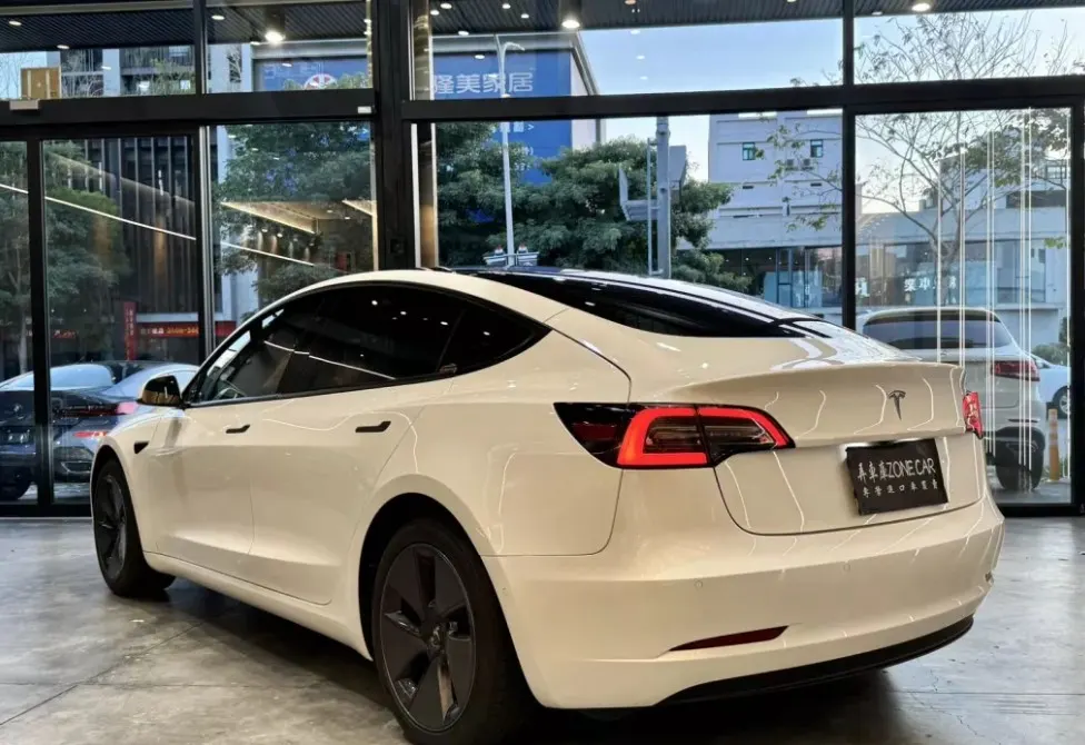 Tesla Model 3 RWD 照片 1