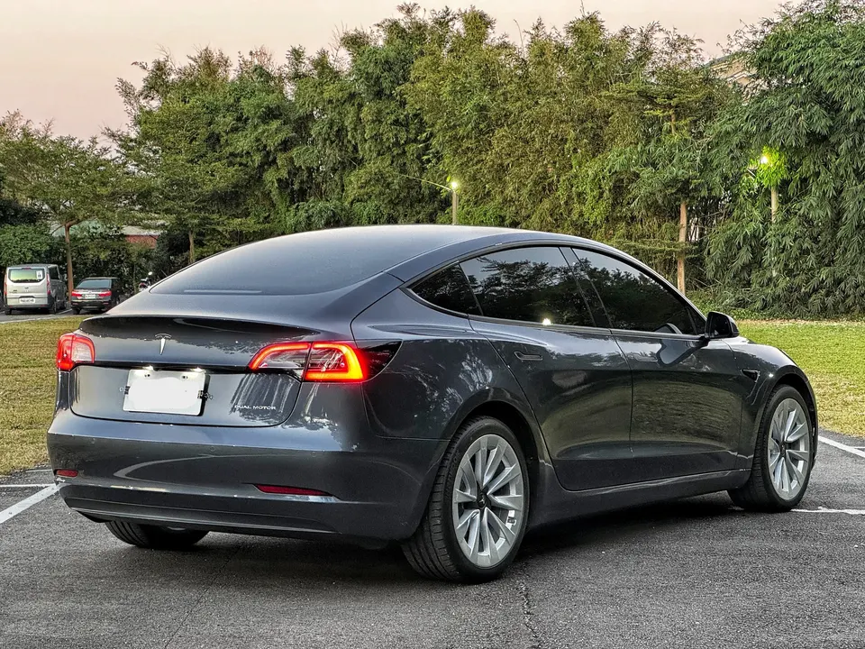 Tesla Model 3 LR