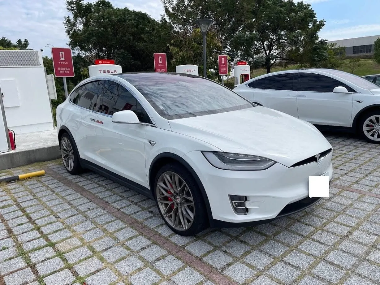 Tesla Model X LR 照片 1