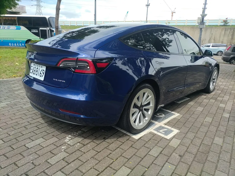 TESLA MODEL 3 LR