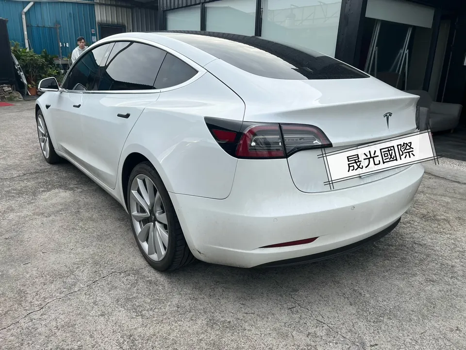 TESLA Model 3 LR