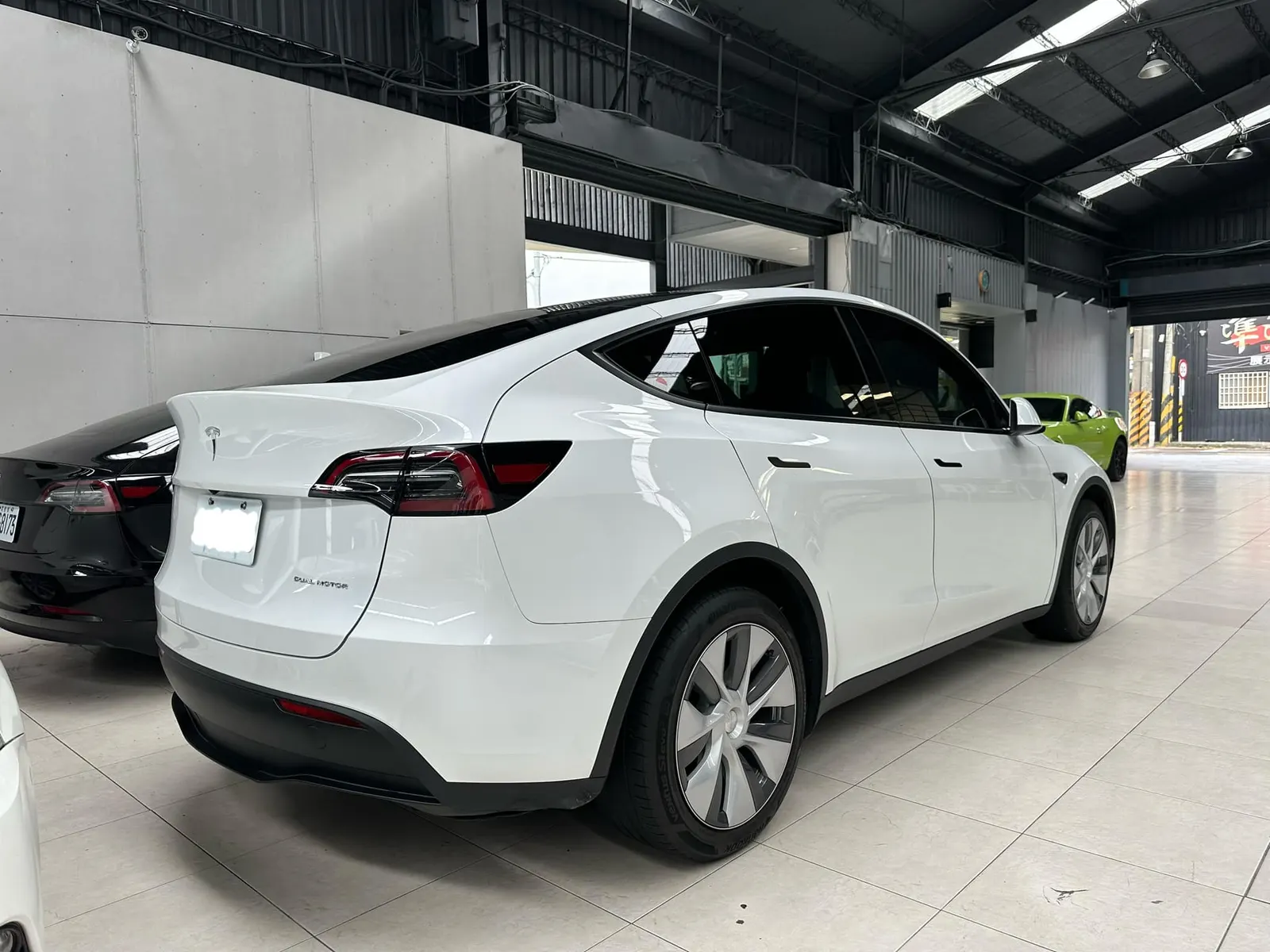 TESLA Model Y LR 照片 1