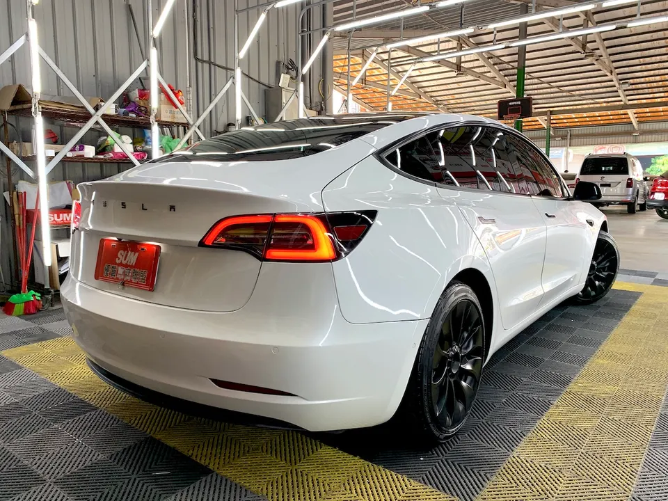 Tesla Model 3 SR