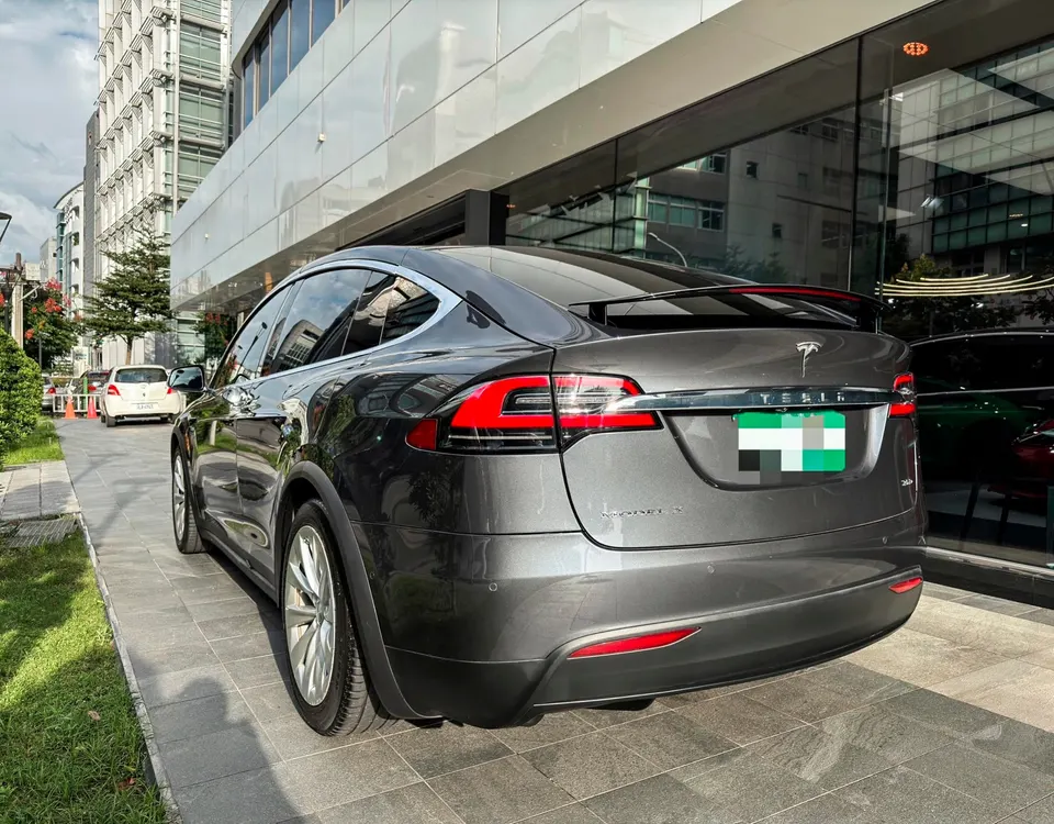 Tesla Model X 75D