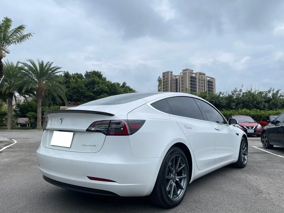 Tesla Model 3 Longe Range